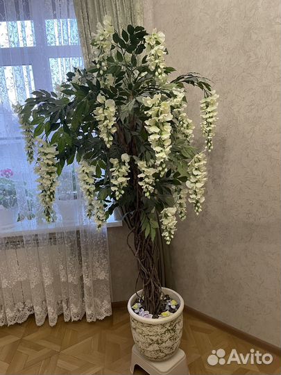 Искусственные цветы в горшках