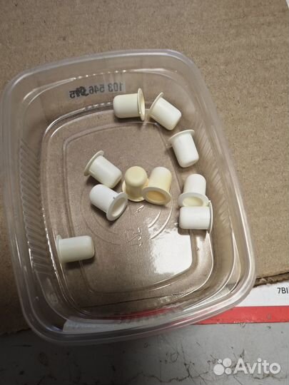 Крепёжный элемент (клипса)