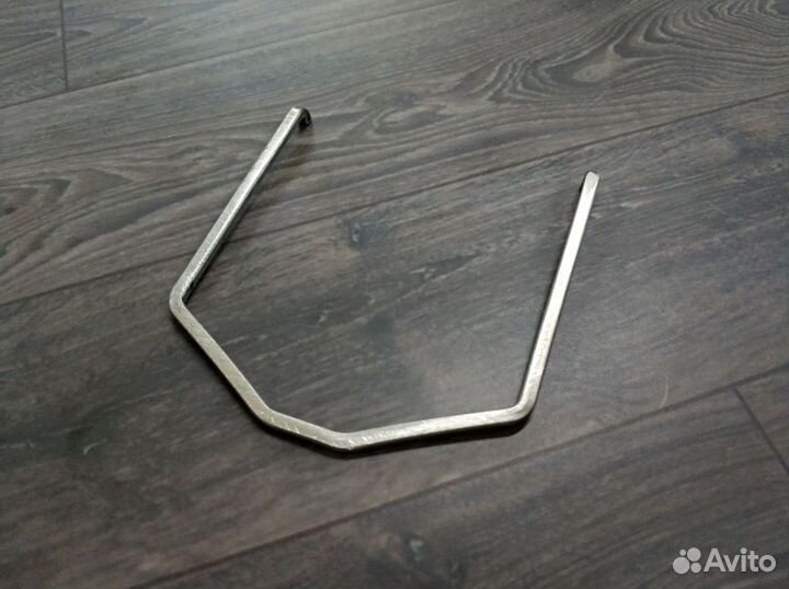 Скоба крепления патрубка интеркулера клапана EGR