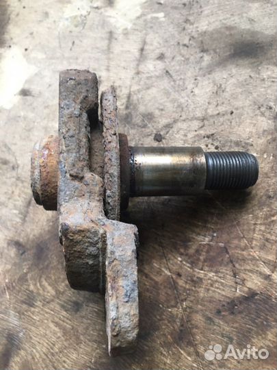 Цапфа задняя правая Рено Лагуна Renault Laguna 2