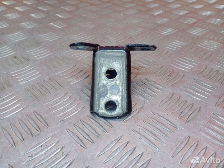 Петля двери верхняя передняя правая Toyota Camry 8