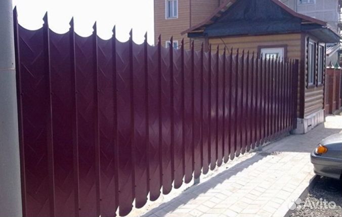 Забор из профнастила для дома качественно