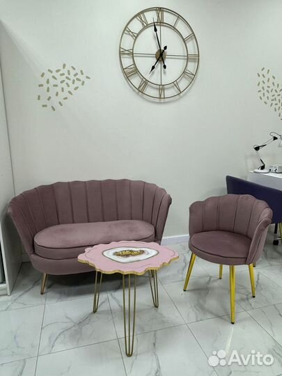 Диван ракушка в зону ожидания. В салон красоты