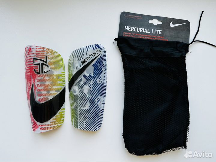 Футбольные щитки