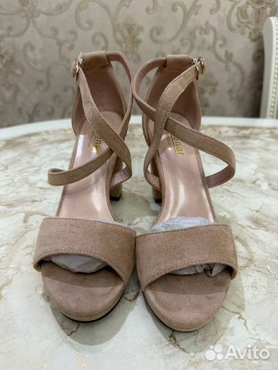 Босоножки на каблуке,36 размер