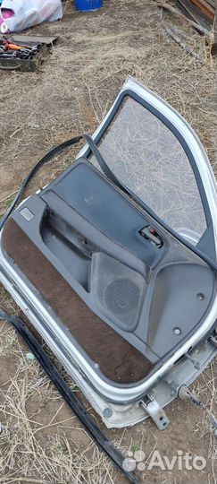 Двери на тайота креста 90