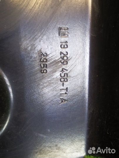 Кронштейн передний правый Opel Astra J 2010