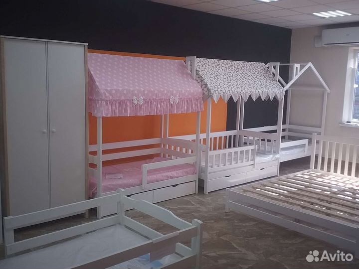 Детская кроватка