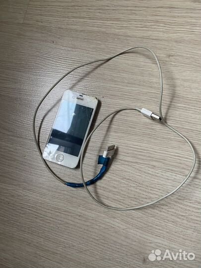 Телефон iPhone 4 работающий
