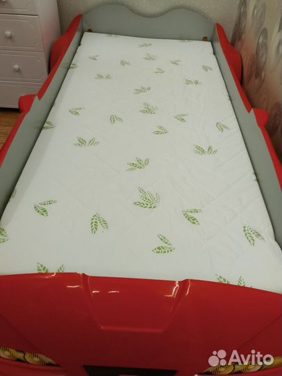 Детская кровать машина бу с новым матрасом