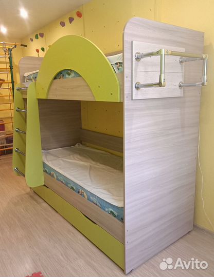Двухъярусная кровать бу с матрасами