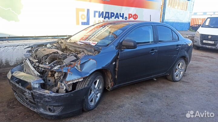 Крышка зеркала внутренняя правая Mitsubishi Lancer