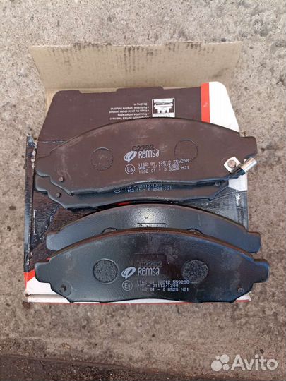 Колодки тормозные передние Nissan Pathfinder Leaf