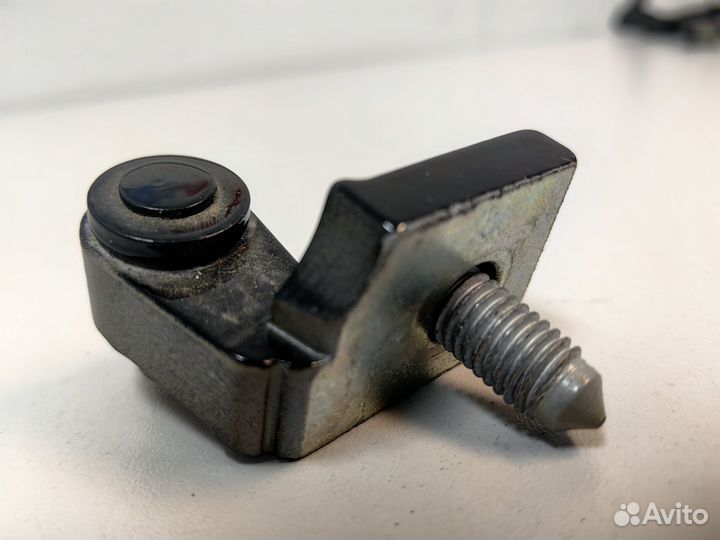 Петля двери прав передней верхняя mini Clubman F54