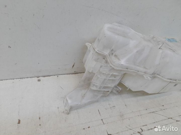 Бачок омывателя Toyota Land Cruiser 200 2012-2021