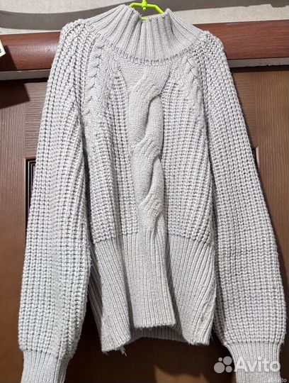 Свитер женский