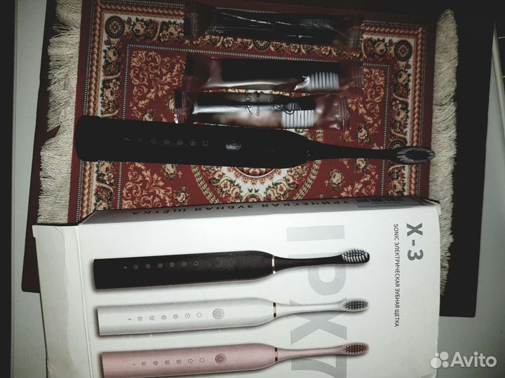 Электрическая зубная щетка новая