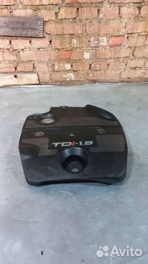 Декоративная крышка двигателя Volkswagen Golf 4
