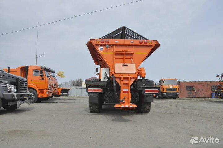 Дорожная машина Камаз-43118