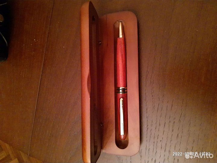 Деревянная шариковая ручка