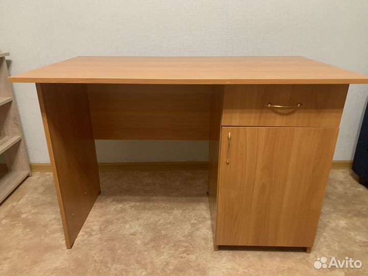 Письменный стол
