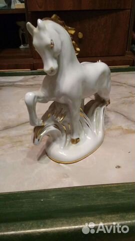 Статуэтка конь фарфор