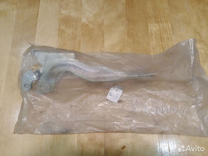 Петля капота правая Chevrolet Aveo T300