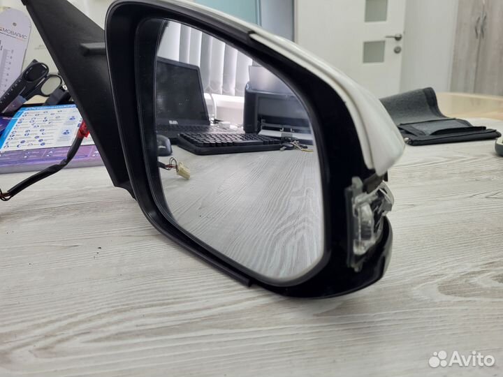 Боковое зеркало правое