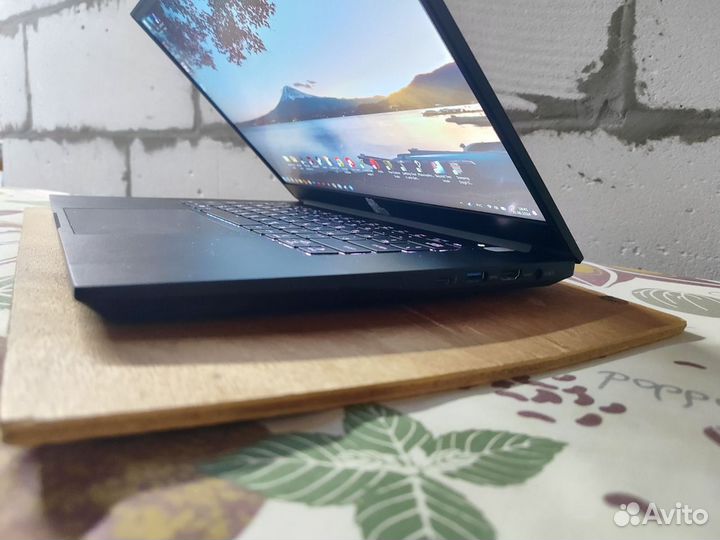 Игровой ноутбук Intel NUC x15