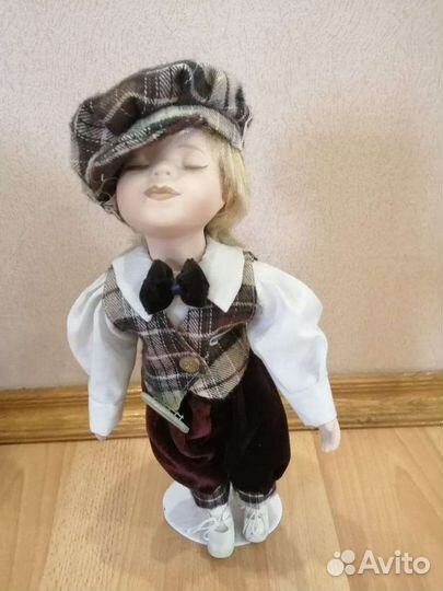 Кукла фарфоровая коллекционная
