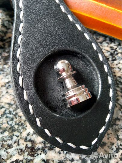 Эксклюзивный кожаный брелок
