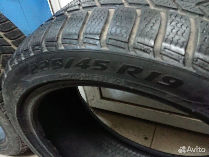 Pirelli P Zero II 225/45 R19 96V