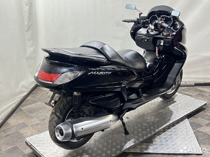 Максискутер Yamaha Majesty 400