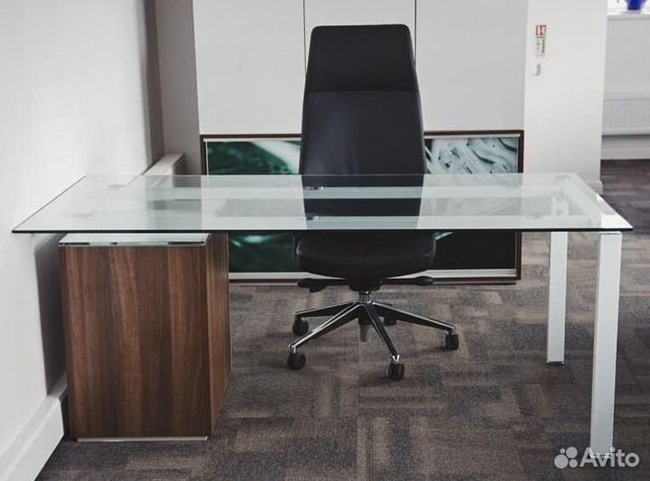 Белое стекло на стол