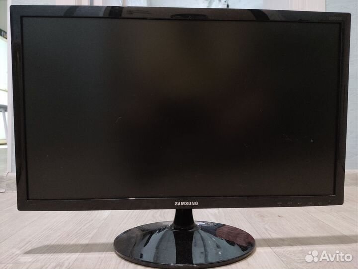 Монитор Samsung S24D300H