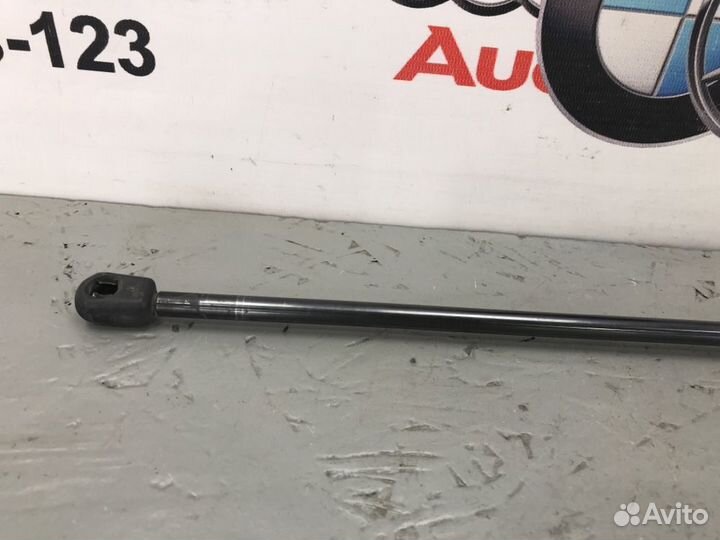 Амортизатор багажника задний Mercedes-Benz Viano