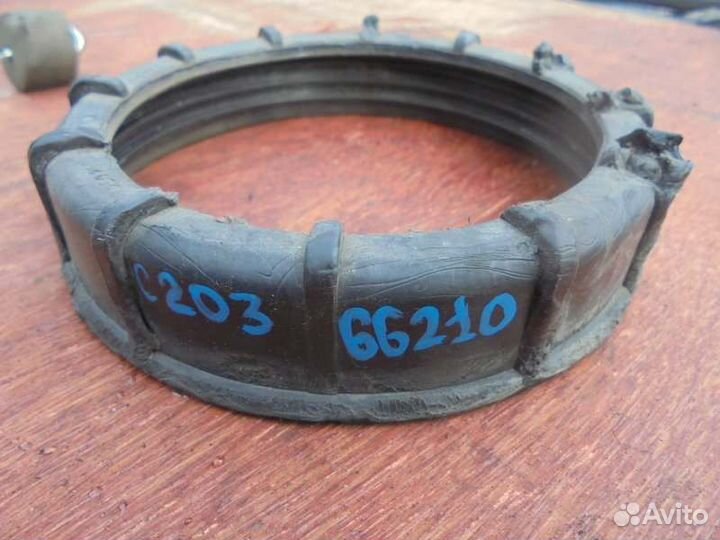 Крепление топливного насоса Mercedes-Benz C180