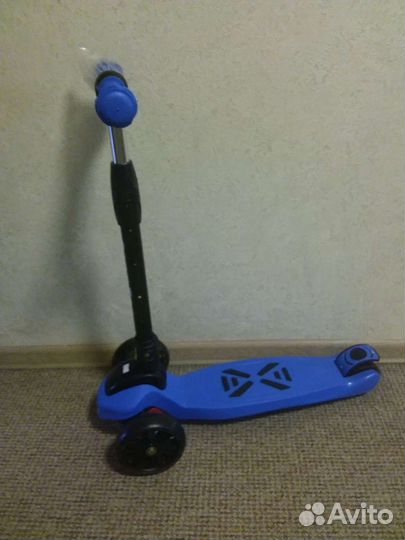 Самокат детский трехколесный новый