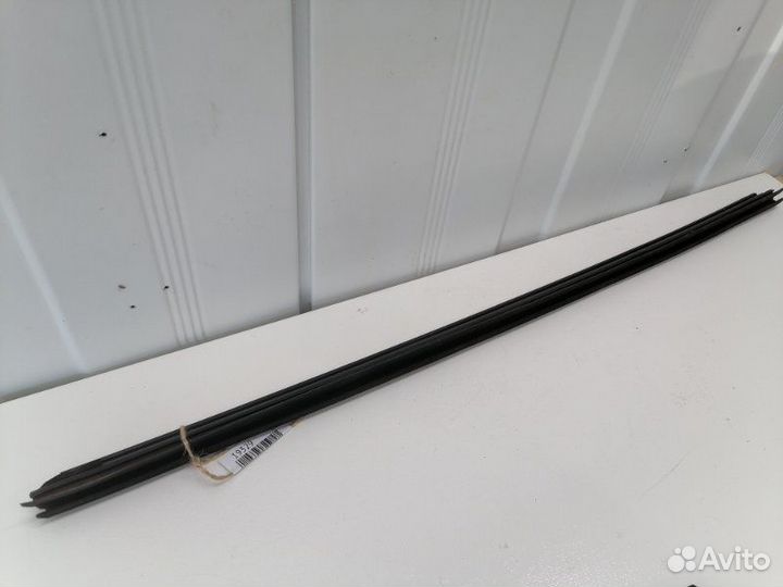 Уплотнитель (бархотка ) передний правый Toyota