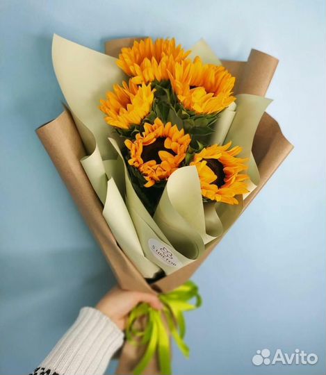Букет из 5 подсолнухов с зеленью, цветы доставка