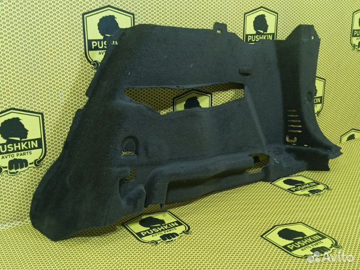 Обшивка багажника боковая нижняя правая Renault