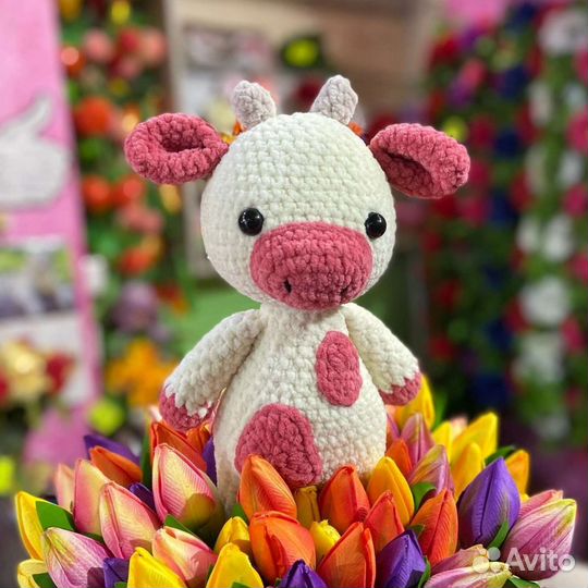 Вязанная плюшевая игрушка коровка ручная работа