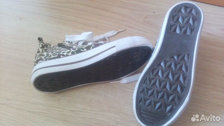 Детские кроссовки