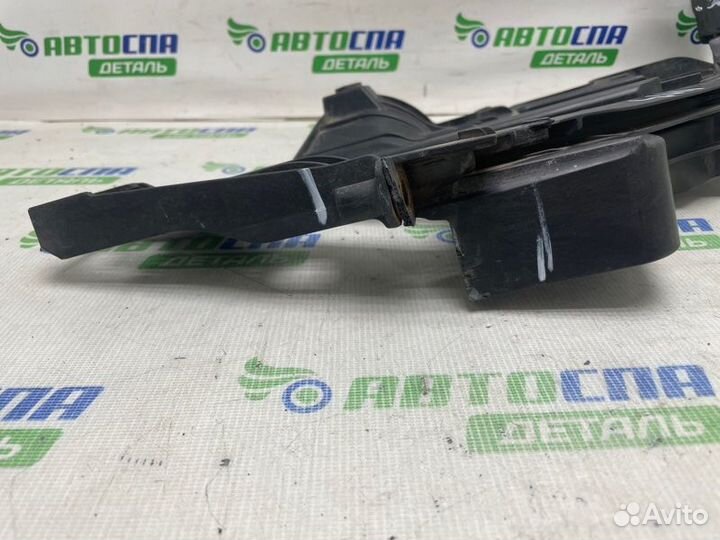 Кронштейн фары передний правый Volkswagen Golf Vi