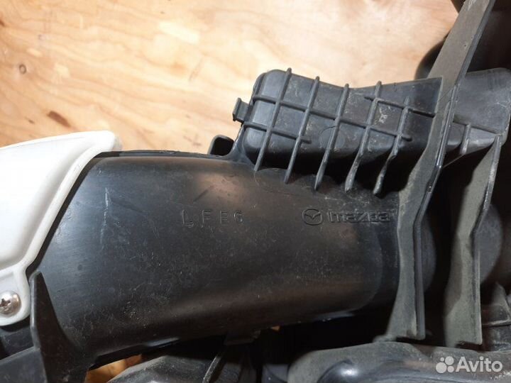 Резонатор воздушного фильтра mazda premacy