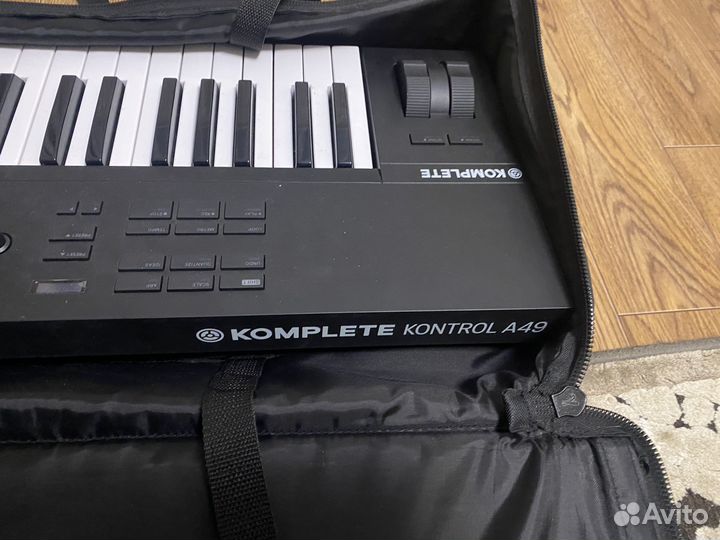 Midi клавиатура Komplete kontrol a49