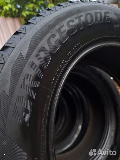 Bridgestone Blizzak DM-V2 225/65 R17