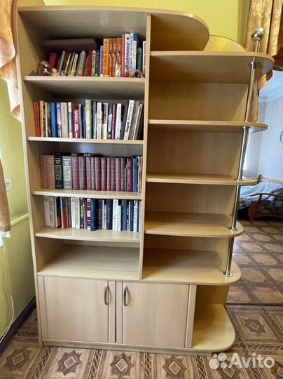 Книжный шкаф