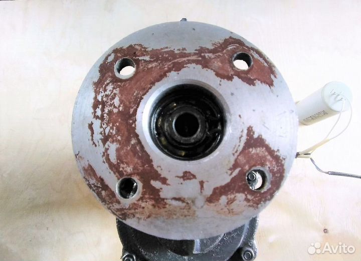 Электродвигатель с редуктором