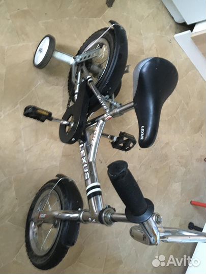 Детский велосипед Lexus с боковыми колесиками